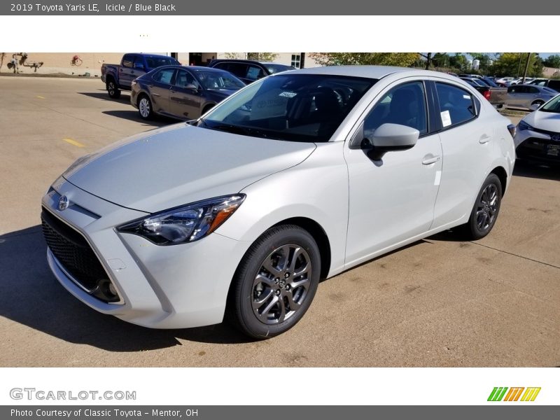 Front 3/4 View of 2019 Yaris LE
