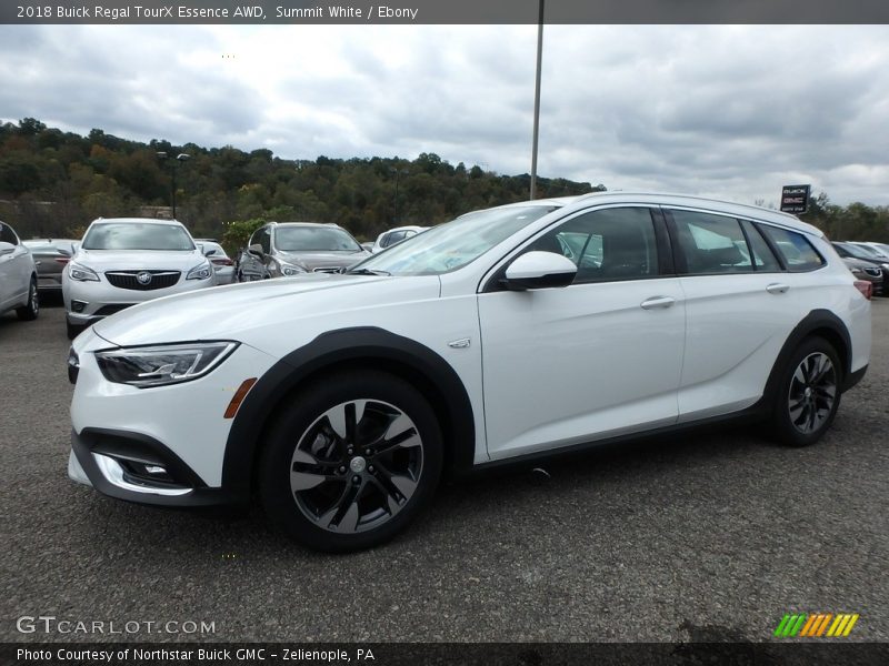 Front 3/4 View of 2018 Regal TourX Essence AWD