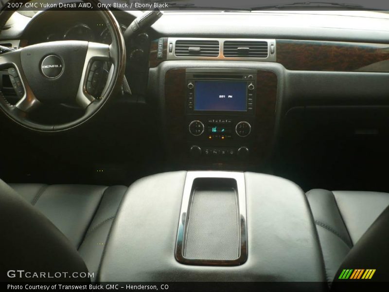 Onyx Black / Ebony Black 2007 GMC Yukon Denali AWD