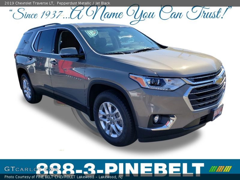 Pepperdust Metallic / Jet Black 2019 Chevrolet Traverse LT