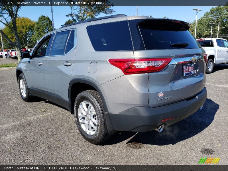 Pepperdust Metallic / Jet Black 2019 Chevrolet Traverse LT