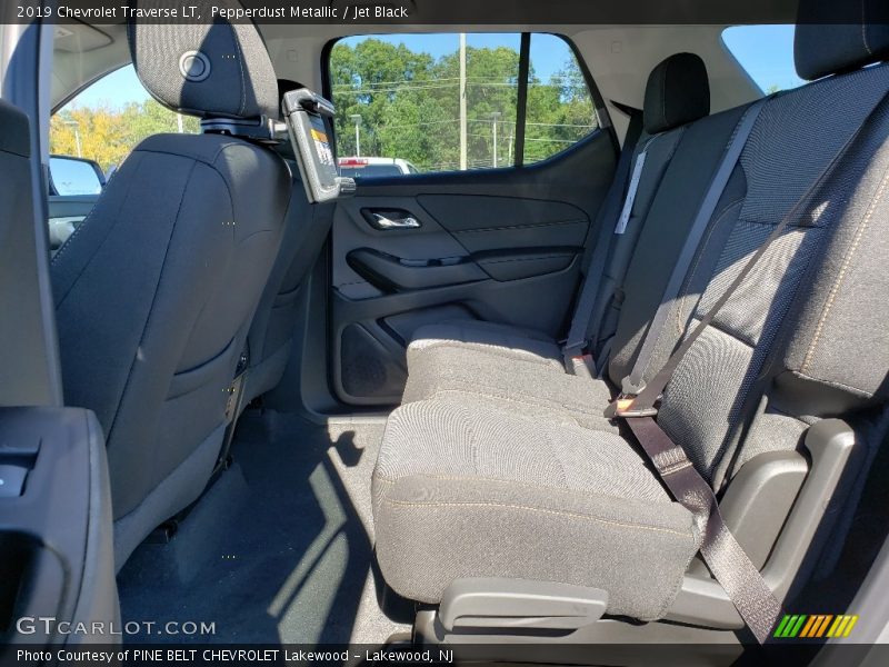 Pepperdust Metallic / Jet Black 2019 Chevrolet Traverse LT