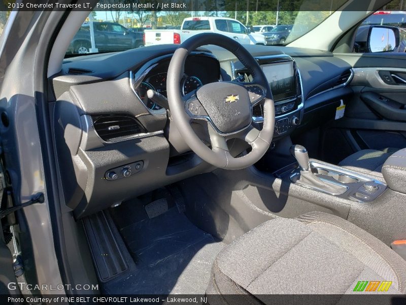Pepperdust Metallic / Jet Black 2019 Chevrolet Traverse LT