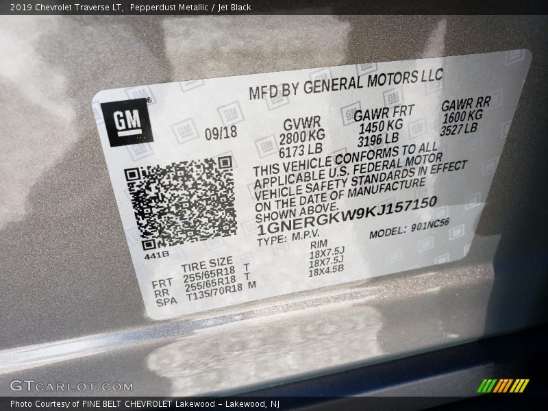 Pepperdust Metallic / Jet Black 2019 Chevrolet Traverse LT