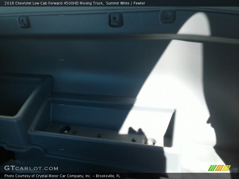 Summit White / Pewter 2018 Chevrolet Low Cab Forward 4500HD Moving Truck