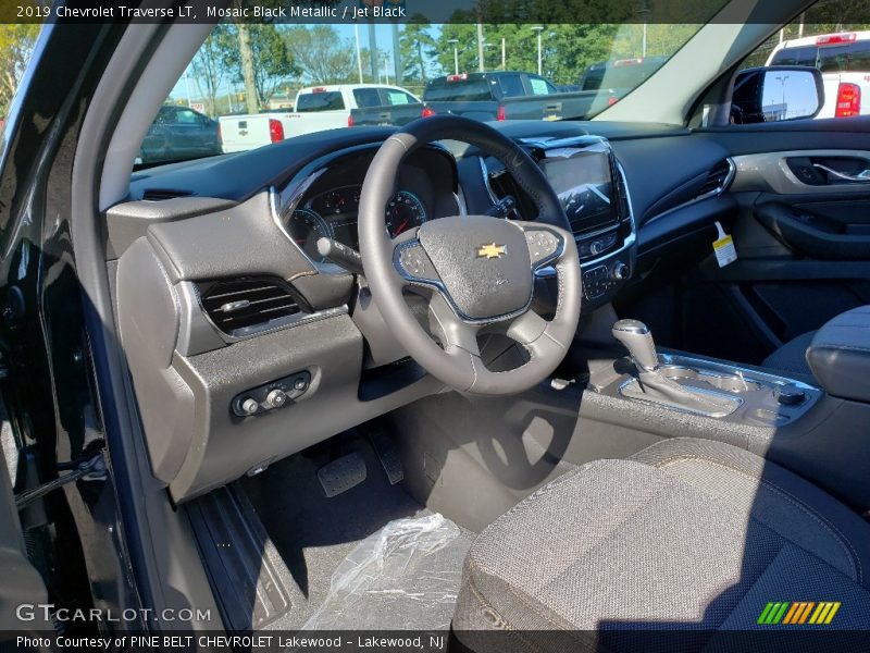 Mosaic Black Metallic / Jet Black 2019 Chevrolet Traverse LT