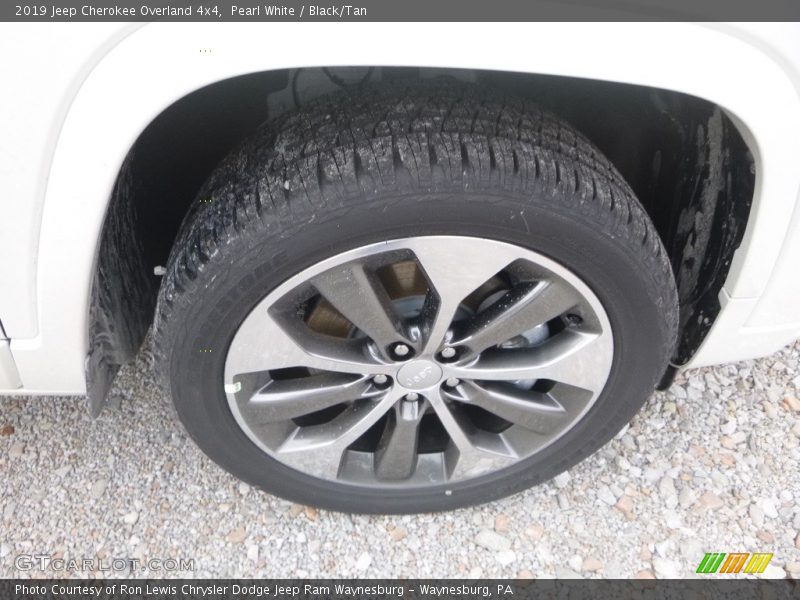 Pearl White / Black/Tan 2019 Jeep Cherokee Overland 4x4