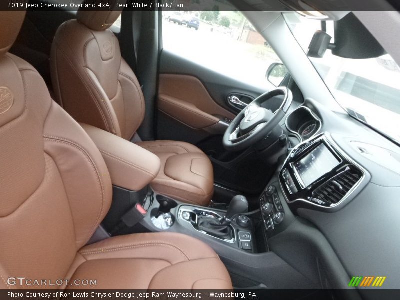 Pearl White / Black/Tan 2019 Jeep Cherokee Overland 4x4