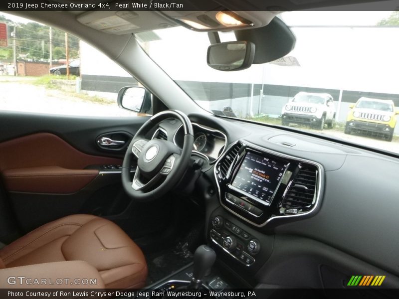 Pearl White / Black/Tan 2019 Jeep Cherokee Overland 4x4
