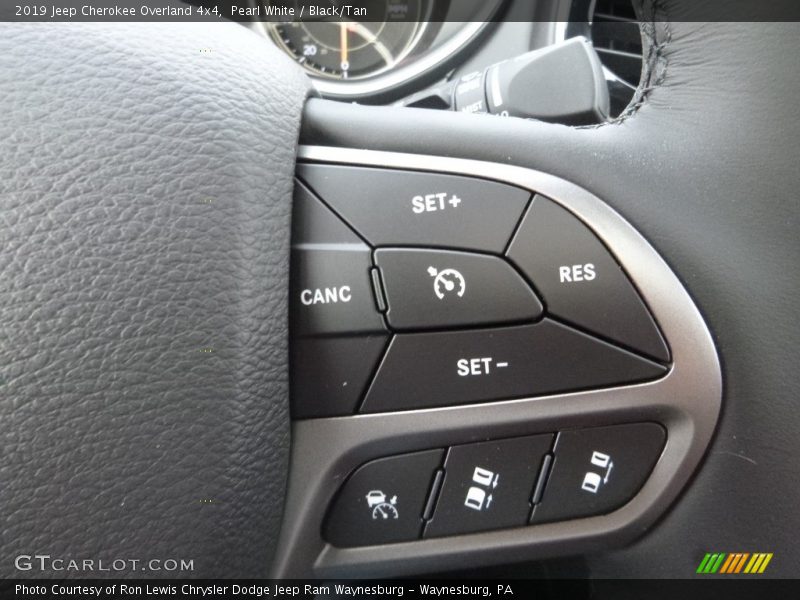 Pearl White / Black/Tan 2019 Jeep Cherokee Overland 4x4