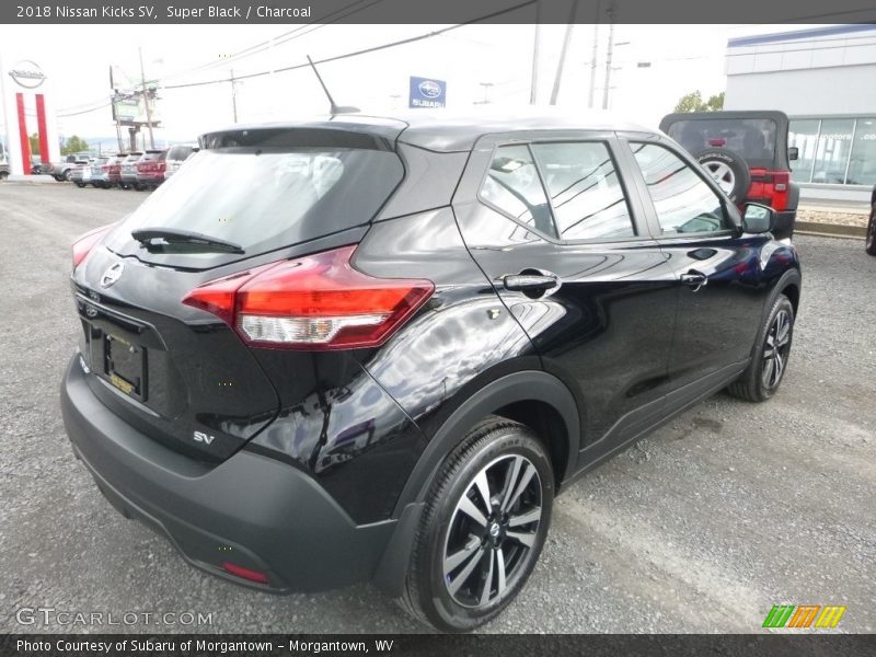 Super Black / Charcoal 2018 Nissan Kicks SV