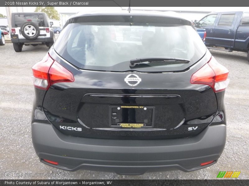 Super Black / Charcoal 2018 Nissan Kicks SV