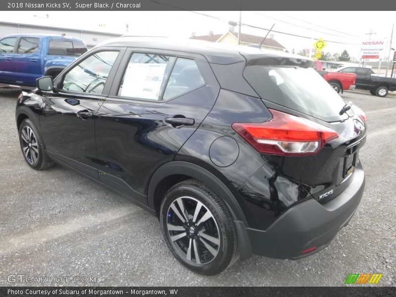 Super Black / Charcoal 2018 Nissan Kicks SV