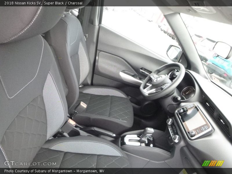 Super Black / Charcoal 2018 Nissan Kicks SV