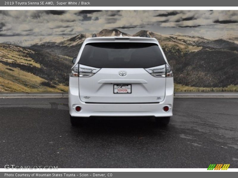 Super White / Black 2019 Toyota Sienna SE AWD