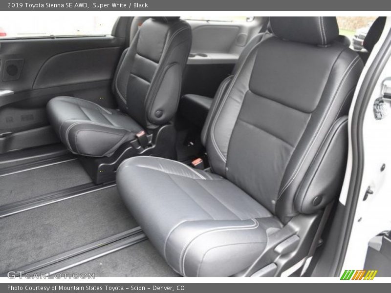 Super White / Black 2019 Toyota Sienna SE AWD
