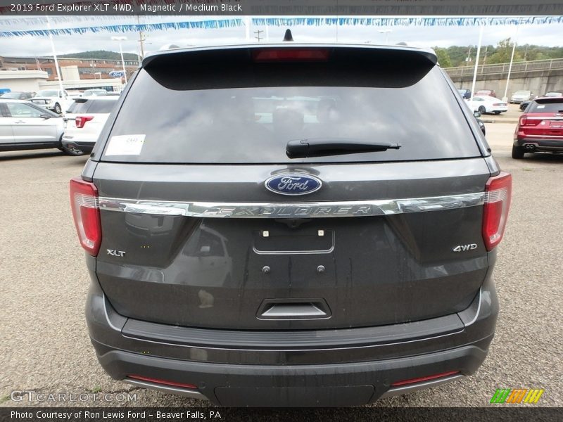 Magnetic / Medium Black 2019 Ford Explorer XLT 4WD