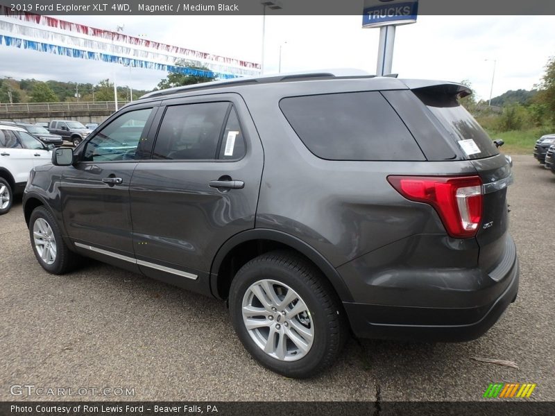 Magnetic / Medium Black 2019 Ford Explorer XLT 4WD