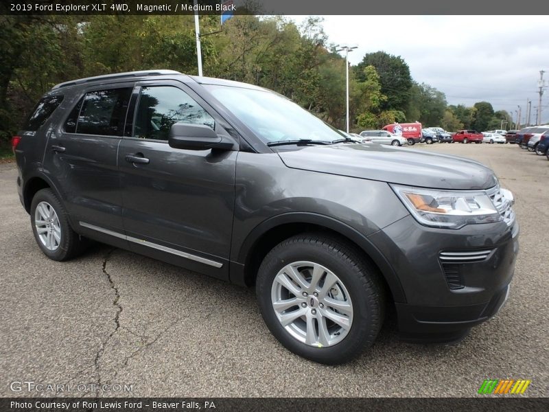 Magnetic / Medium Black 2019 Ford Explorer XLT 4WD
