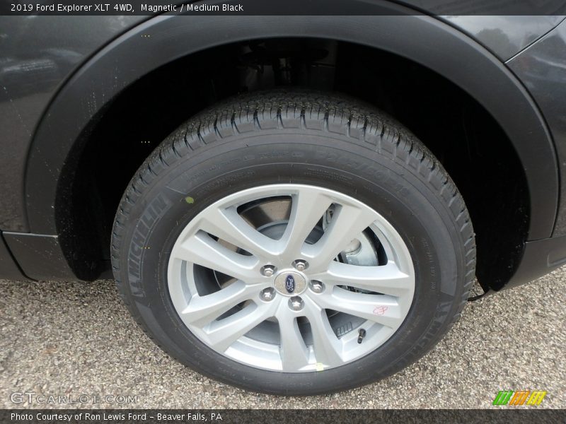 Magnetic / Medium Black 2019 Ford Explorer XLT 4WD