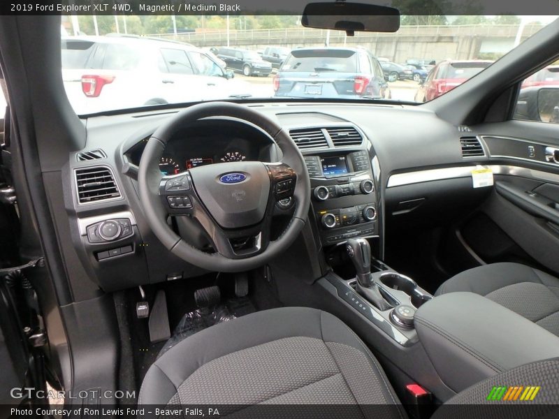 Magnetic / Medium Black 2019 Ford Explorer XLT 4WD