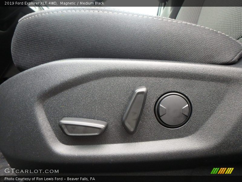 Magnetic / Medium Black 2019 Ford Explorer XLT 4WD