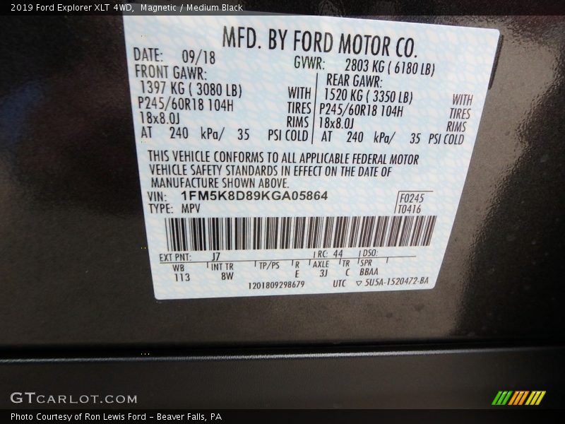 Magnetic / Medium Black 2019 Ford Explorer XLT 4WD