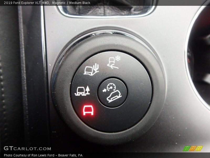 Magnetic / Medium Black 2019 Ford Explorer XLT 4WD