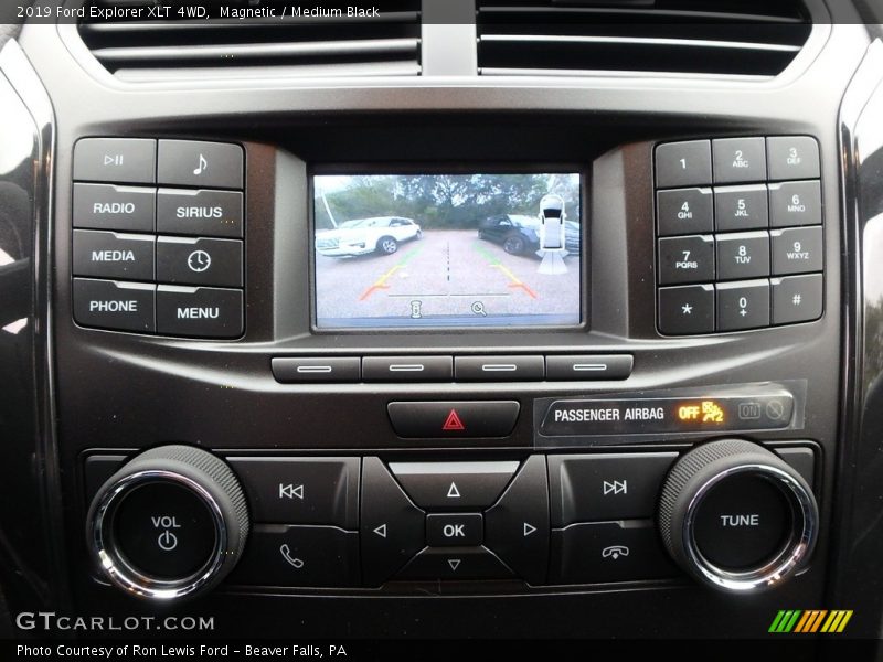 Magnetic / Medium Black 2019 Ford Explorer XLT 4WD