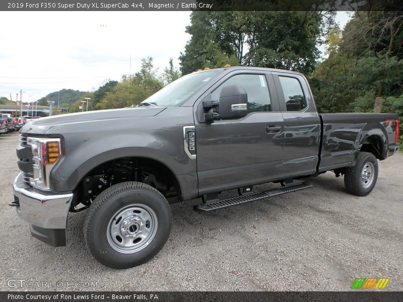 Front 3/4 View of 2019 F350 Super Duty XL SuperCab 4x4