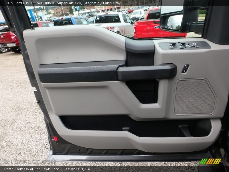 Door Panel of 2019 F350 Super Duty XL SuperCab 4x4