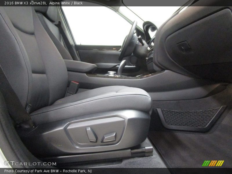 Alpine White / Black 2016 BMW X3 xDrive28i