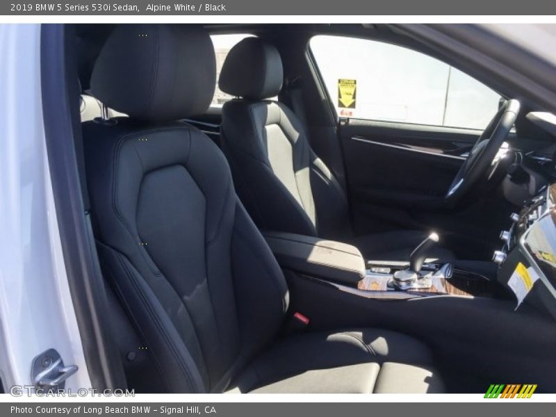 Alpine White / Black 2019 BMW 5 Series 530i Sedan
