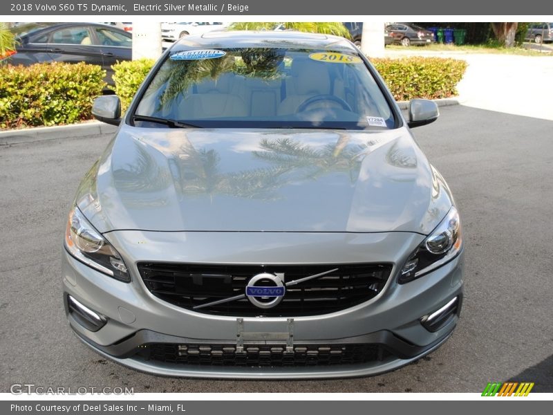 Electric Silver Metallic / Beige 2018 Volvo S60 T5 Dynamic