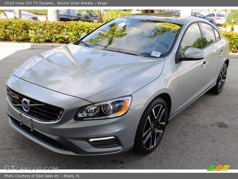 Electric Silver Metallic / Beige 2018 Volvo S60 T5 Dynamic