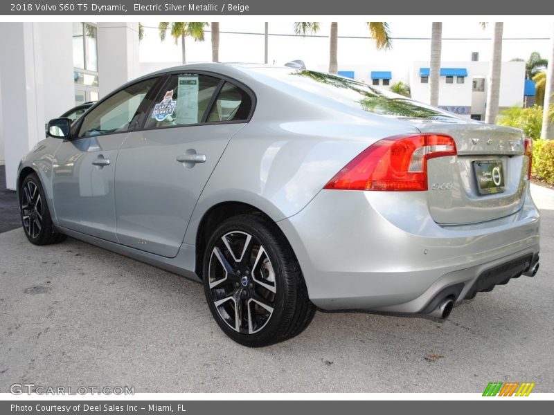 Electric Silver Metallic / Beige 2018 Volvo S60 T5 Dynamic