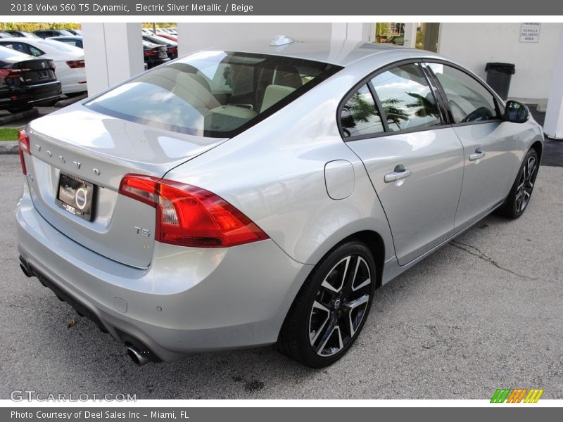 Electric Silver Metallic / Beige 2018 Volvo S60 T5 Dynamic