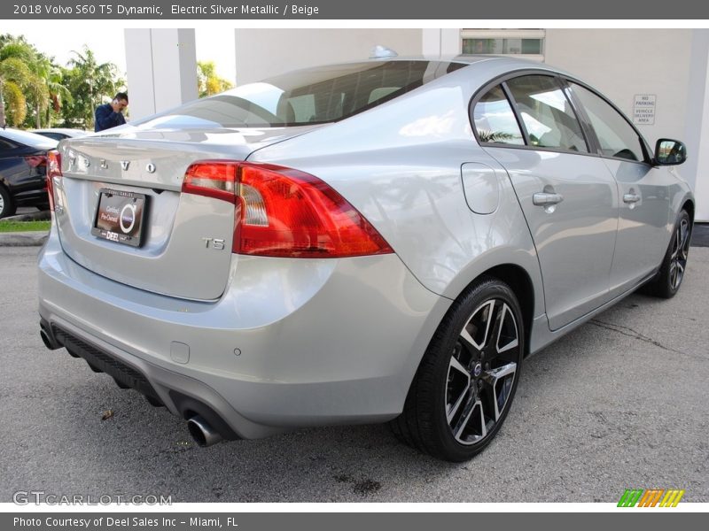 Electric Silver Metallic / Beige 2018 Volvo S60 T5 Dynamic