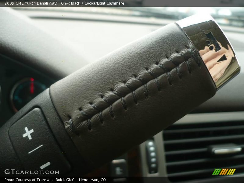 Onyx Black / Cocoa/Light Cashmere 2009 GMC Yukon Denali AWD