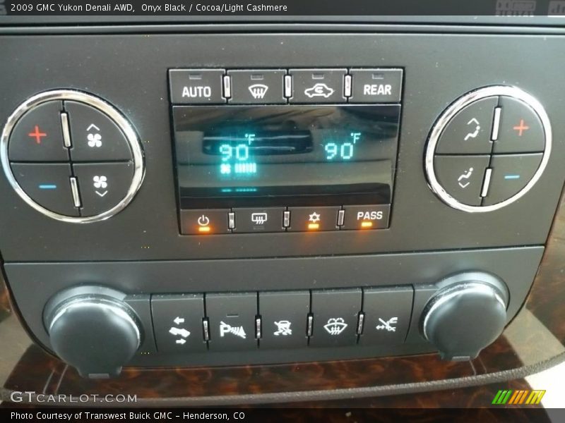 Onyx Black / Cocoa/Light Cashmere 2009 GMC Yukon Denali AWD