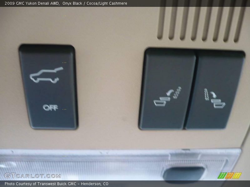 Onyx Black / Cocoa/Light Cashmere 2009 GMC Yukon Denali AWD