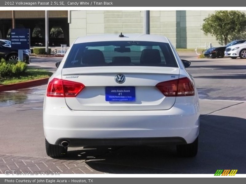 Candy White / Titan Black 2012 Volkswagen Passat 2.5L SE