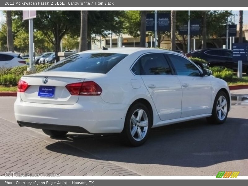 Candy White / Titan Black 2012 Volkswagen Passat 2.5L SE