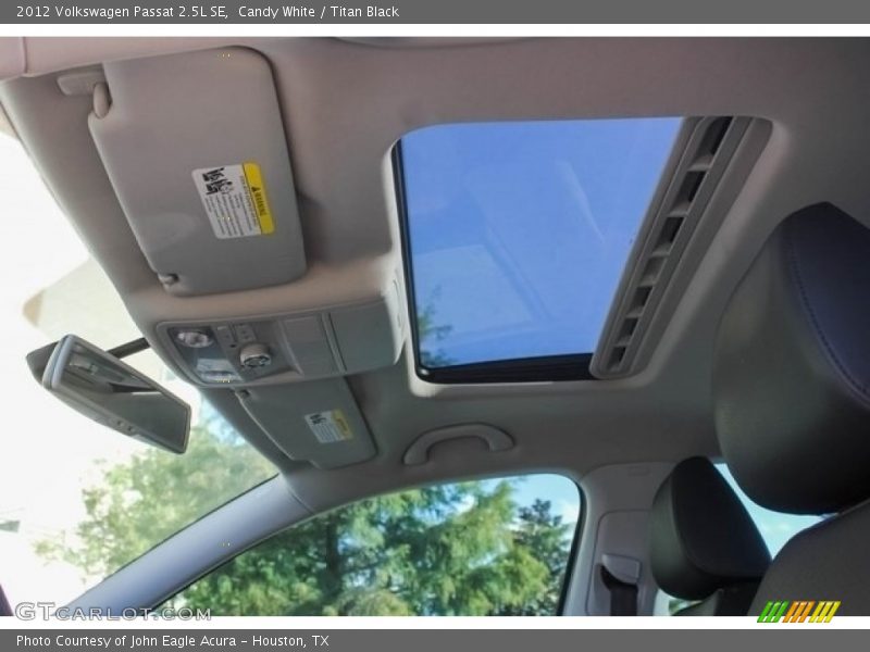Candy White / Titan Black 2012 Volkswagen Passat 2.5L SE