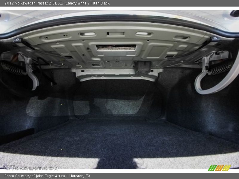 Candy White / Titan Black 2012 Volkswagen Passat 2.5L SE