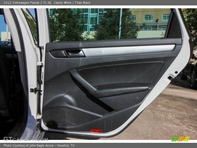 Candy White / Titan Black 2012 Volkswagen Passat 2.5L SE