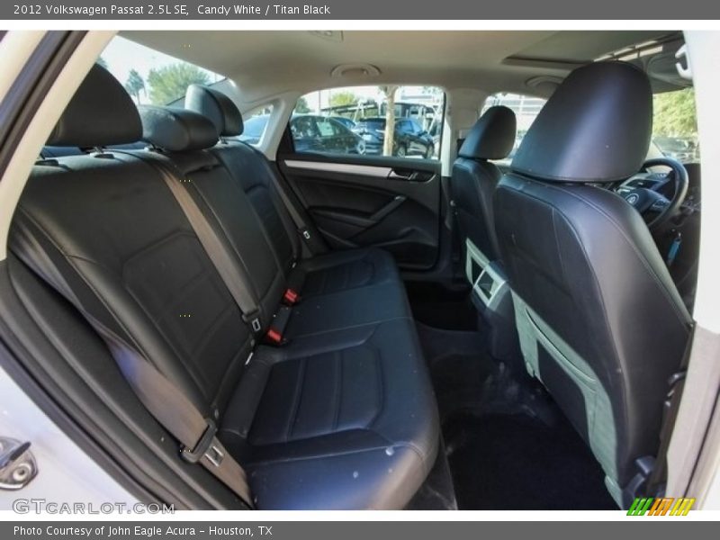 Candy White / Titan Black 2012 Volkswagen Passat 2.5L SE