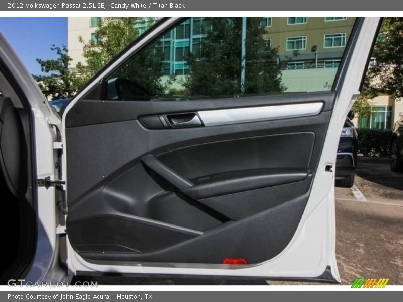 Candy White / Titan Black 2012 Volkswagen Passat 2.5L SE