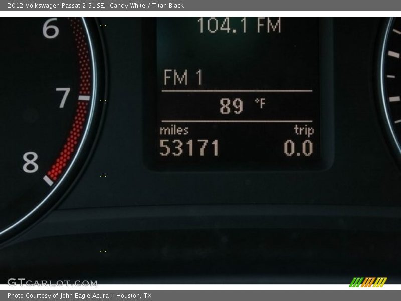 Candy White / Titan Black 2012 Volkswagen Passat 2.5L SE