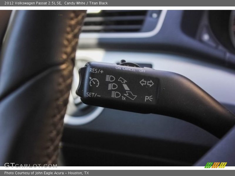 Candy White / Titan Black 2012 Volkswagen Passat 2.5L SE